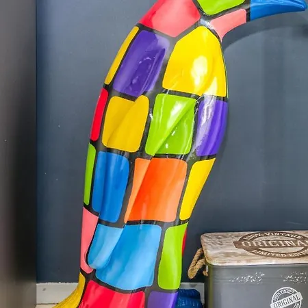 R'apparts T3 Pop Culture Apartment *